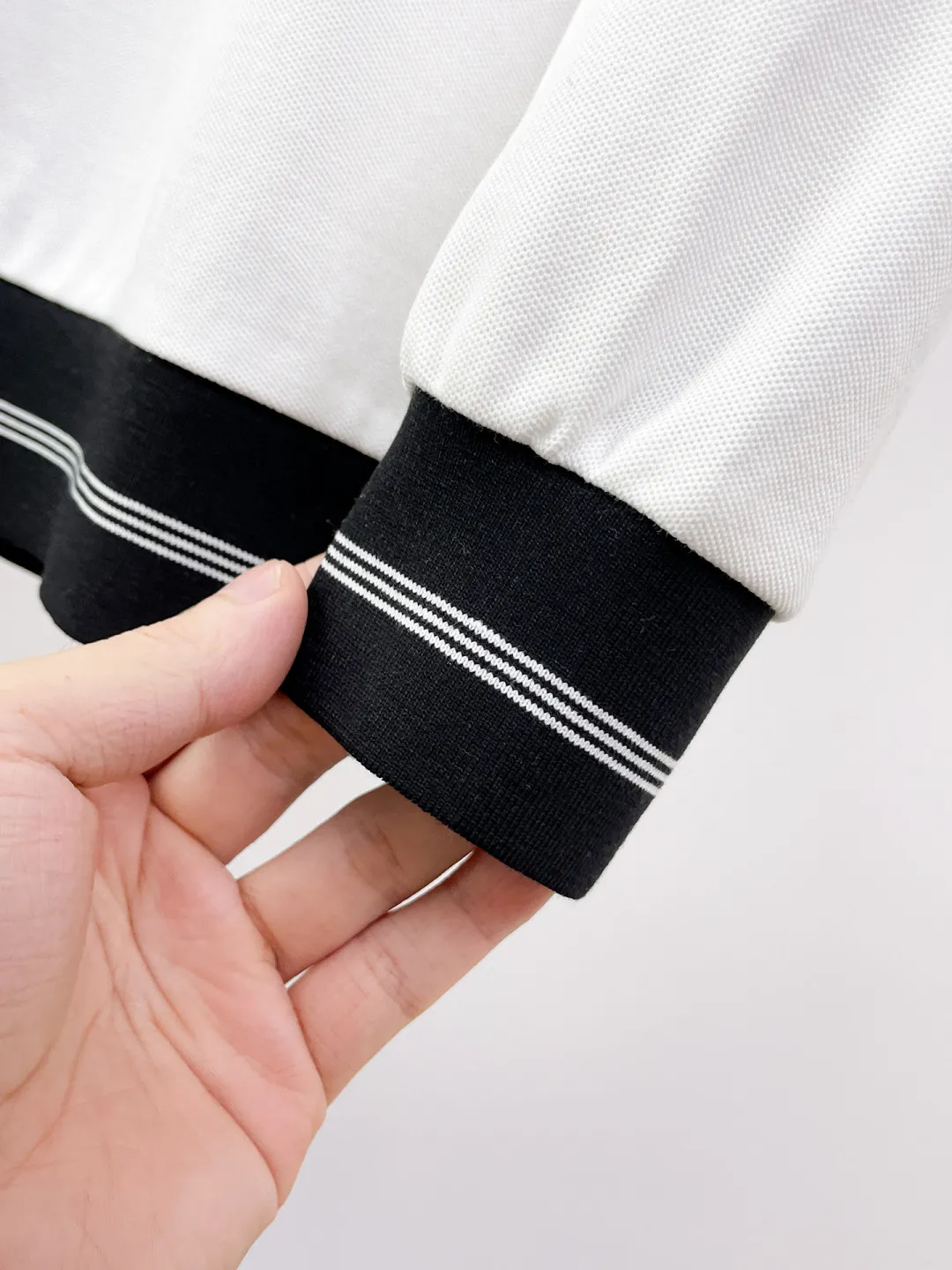 Casablanca New Arrival long-sleeved Polo shirt, original fabric, official Same Style, made of pure cotton pique fabric, custom-made in the same vat, feels very comfortable and smooth, very wide and stylish, produced by a first-line brand Factory, imported Behringer embroidery machine, embroidery is full and textured, collar and collar ribs are woven with imported yarn, will not deform after long-term wear, the most New Arrival style in autumn and winter, fashionable and individual, super Versatile and good-looking Very suitable for both men and women. A must-have item for everyone. Size: M-XXXL